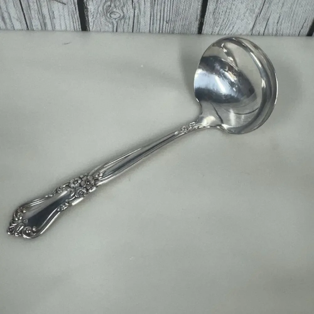 Wm. A. Rogers Oneida Valley Rose Ladle Silverplate Severing Dining